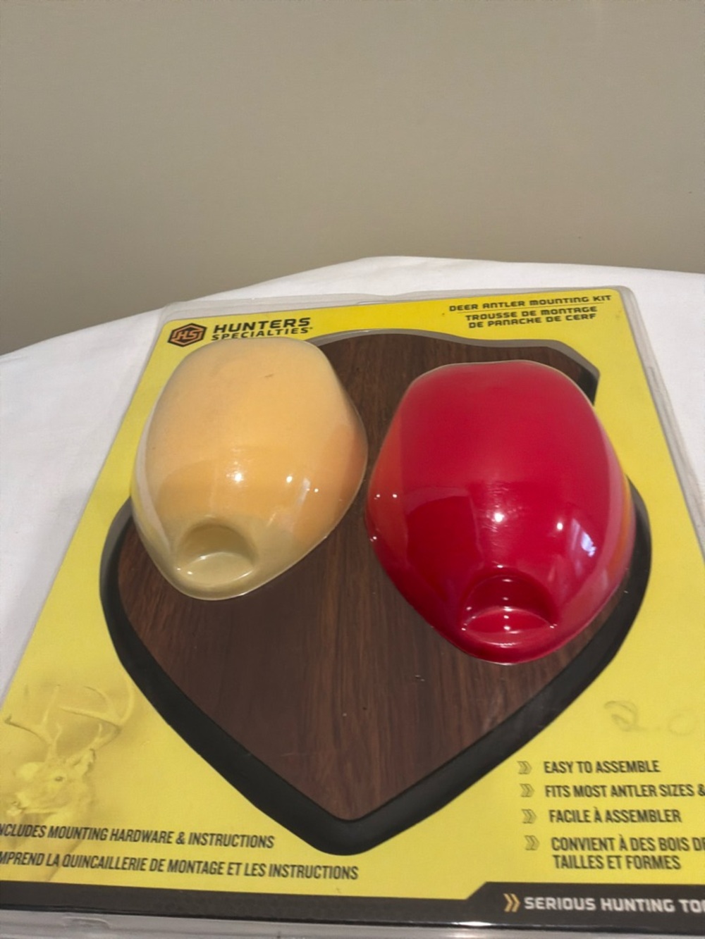 Hunter Specialties Deer Antler Mounting Kit - Cream & Black